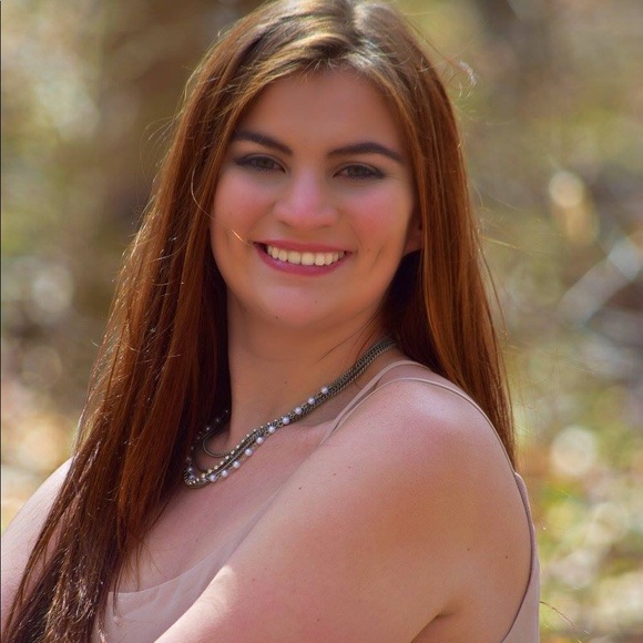 Meet your Posher, Lauren - Picture 1 of 1